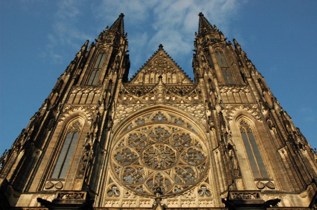 insidepraguecastle.jpg