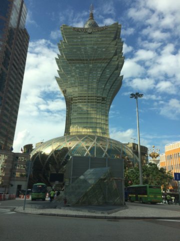 weirdbuilding.jpg