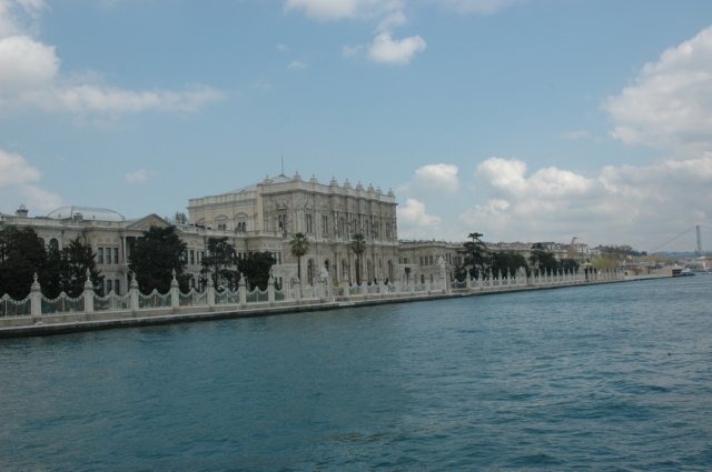 palaceoneuropeanside.jpg